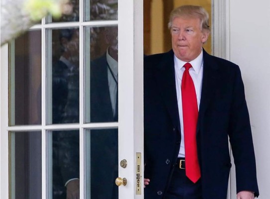 Trump acusa a Obama de pinchar su teléfono durante la campaña electoral