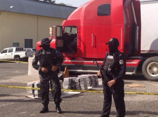 Incautan 378 kilos de cocaína en un cabezal en San Pedro Sula