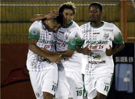 Platense sale a flote y complica al Vida