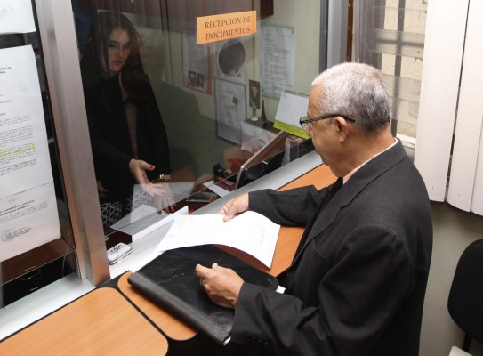 Abogados de Banco Atlántida interponen denuncia por el delito de calumnias