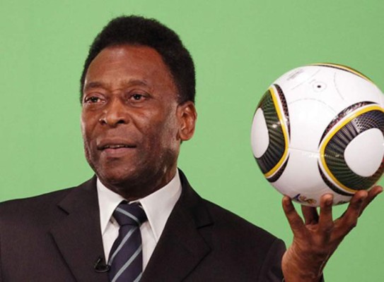 Pelé es operado por cálculos renales y se encuentra estable