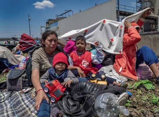 Madre hondureña fue la primera de la caravana en pedir asilo