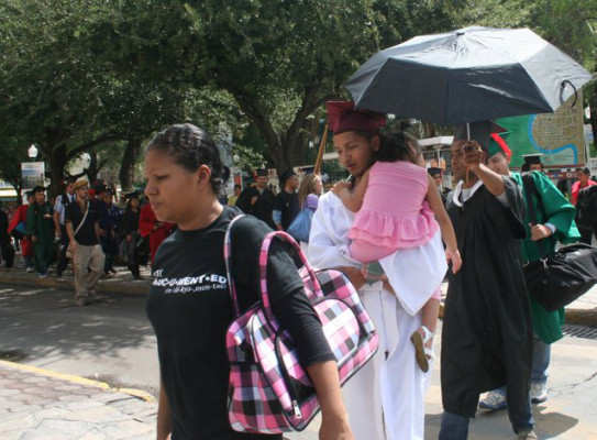 Hondureña recibe un año de asilo tras ser detenida en EUA