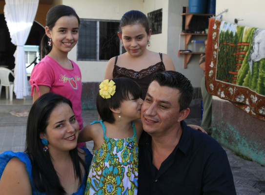 A sus 5 años le está ganando la batalla al cáncer