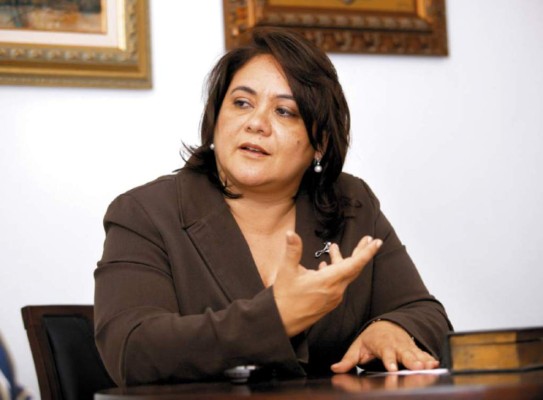 Gabriela Núñez asume jefatura de bancada liberal