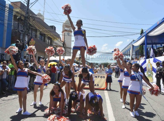 Con entusiasmo y civismo ceibeños celebran el cumpleaños de la Patria