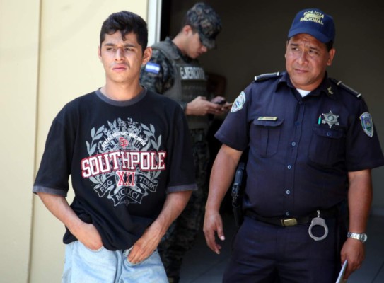 Supuesto pandillero en juicio por diez asesinatos