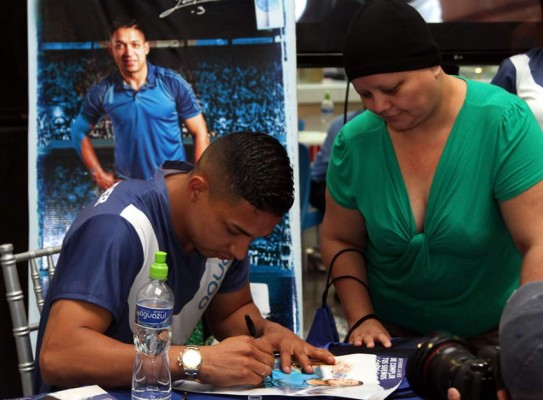 Emilio Izaguirre le promete a la afición hondureña hacer historia