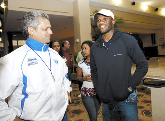 David Suazo ya suda la camisa del Génova