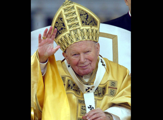 Juan Pablo II y Juan XXIII serán santos en 2014