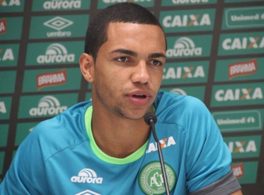 Thiaguinho, jugador de Chapecoense, se enteró que sería papá antes del vuelo