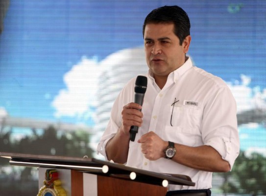 Presidente de Honduras viaja mañana a la investidura de Juan Manuel Santos