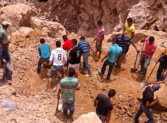 Tres mineros quedan soterrados en El Corpus, Choluteca