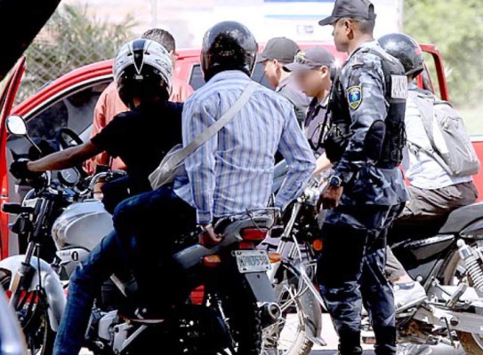 ¿Estás de acuerdo que dos hombres anden en moto en zonas rurales?