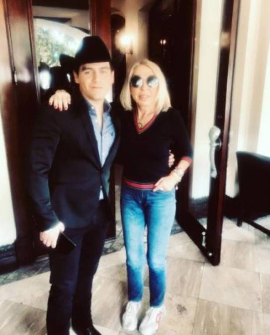 El cantante Julián Figueroa, hijo de Maribel Guardia, también asistió al encuentro. <br/><br/>'Encantado de la vida en Honduras. Gracias por tanto cariño. Abrazo grande.', escribió el intérprete en sus redes sociales.<br/>