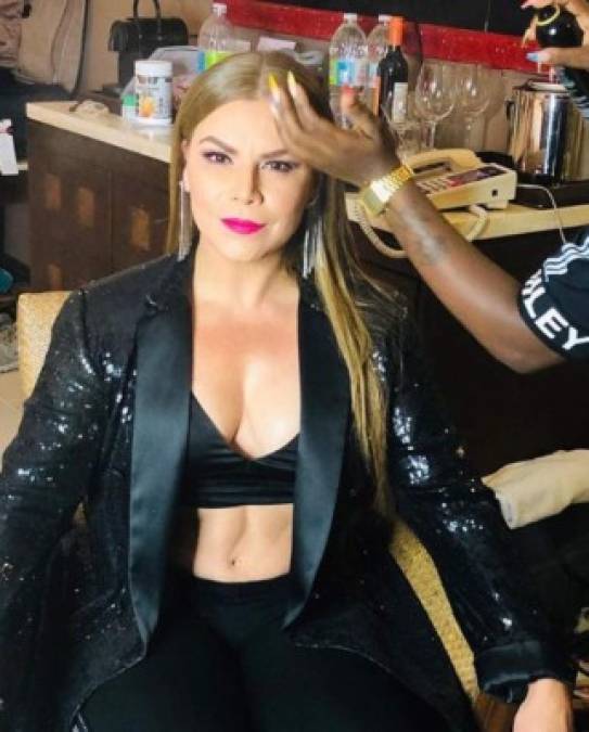 La cantante Olga Tañón dejó con la boca abierta a sus más de dos millones de seguidores al colgar una foto en su versión de hombre.