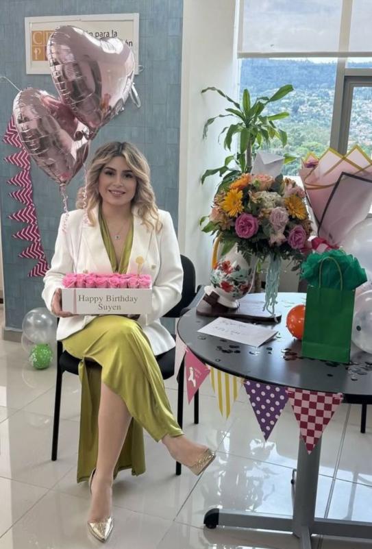 Redondo y su pareja festejan tras cerrar sesión del Congreso Nacional