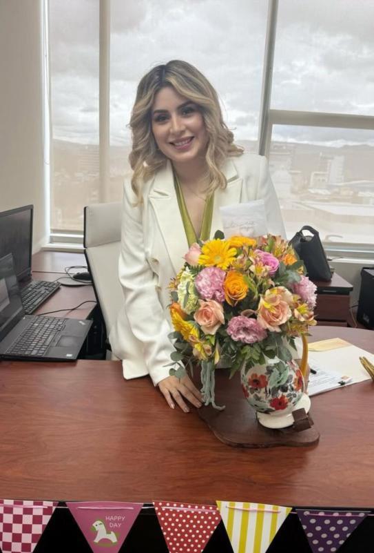 Redondo y su pareja festejan tras cerrar sesión del Congreso Nacional