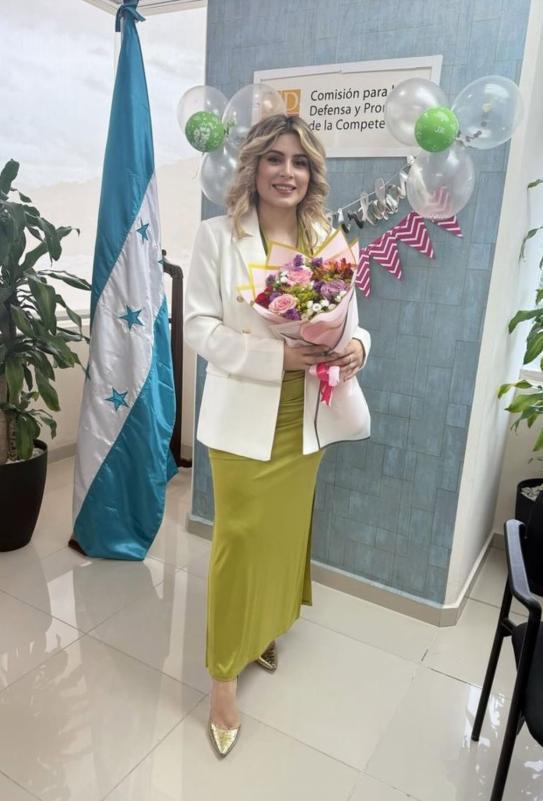 Redondo y su pareja festejan tras cerrar sesión del Congreso Nacional