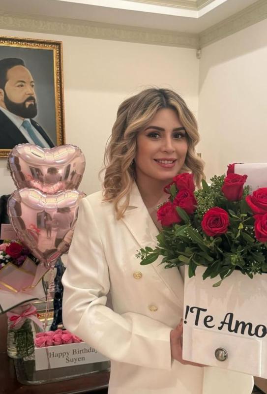 Redondo y su pareja festejan tras cerrar sesión del Congreso Nacional