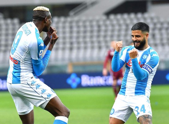 Napoli doblega al Torino y desplaza a la Juventus en la Serie A