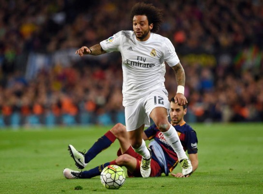 Real Madrid frenó con diez al Barcelona y se quedó con el clásico