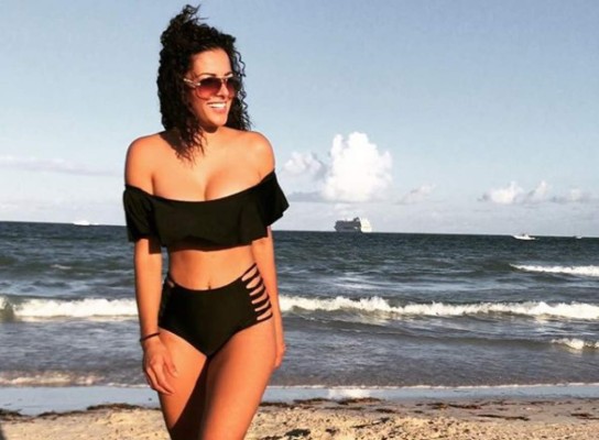 El sexi 'body paint' de Nathalia Casco para apoyar a la selección de Honduras