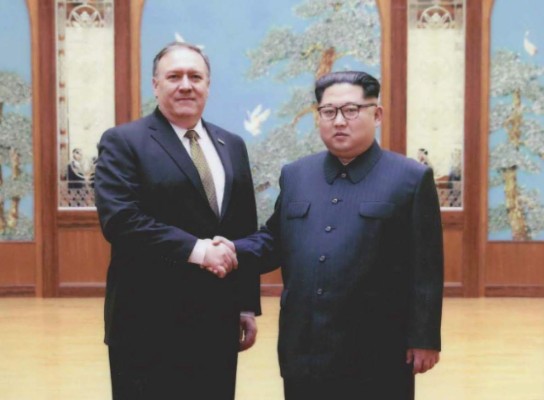 Así fue el encuentro entre Mike Pompeo y Kim Jong-un