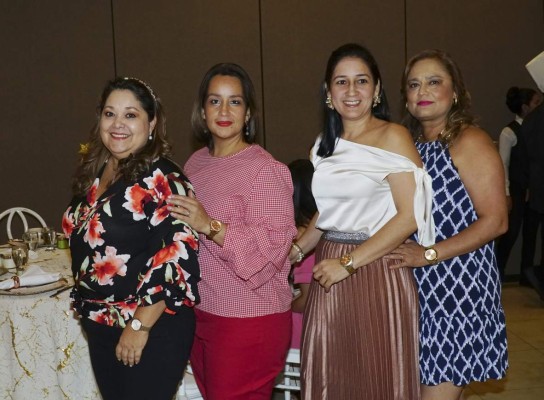 Fiesta maternal por una linda bebé de Gustavo Hernández y Karen Gutiérrez