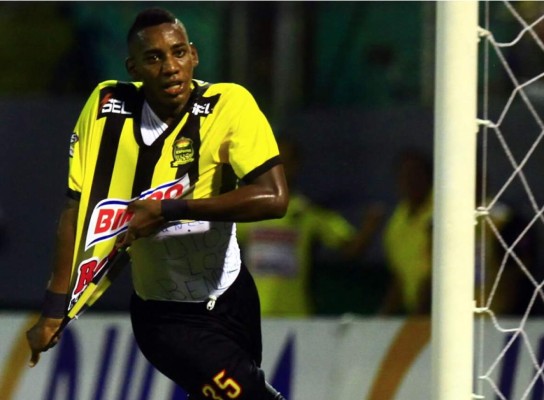 Real España ganó el clásico en el descuento y lidera en Honduras