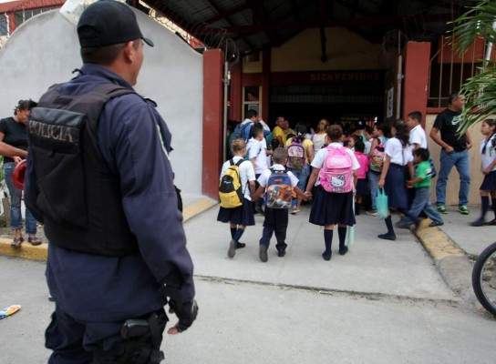 Policía resguarda a 450,000 estudiantes en San Pedro Sula