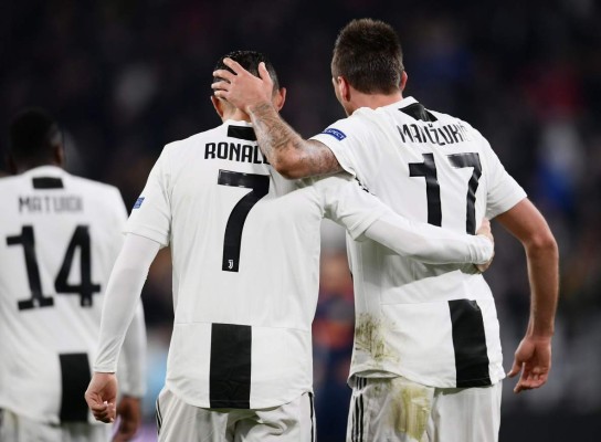 Juventus vence al Valencia, con genialidad de Cristiano, y clasifica a octavos de Champions League