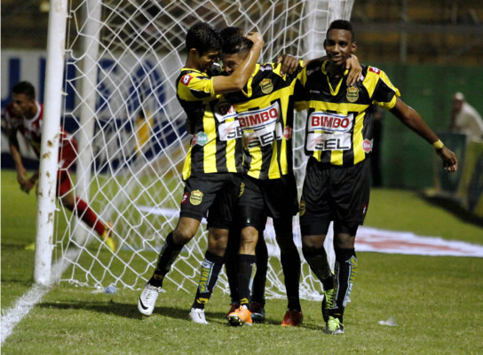 El campeón Real España vuelve al triunfo goleando al Vida