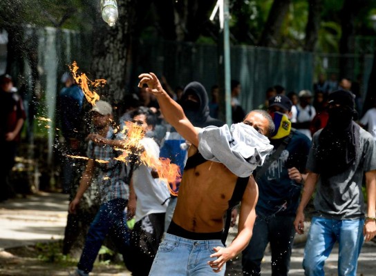 Estalla violencia en Venezuela por el revocatorio