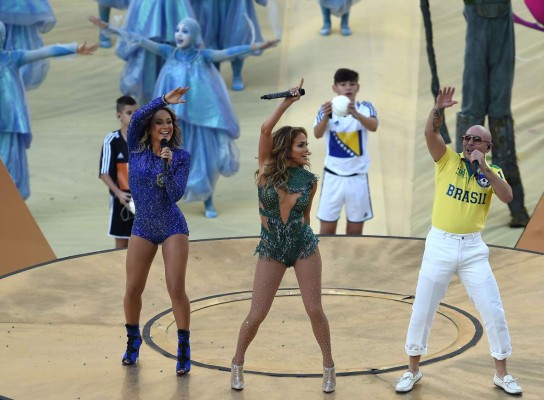 Jennifer López, Pitbull y Claudia Leitte enloquecen el Arena Corinthians