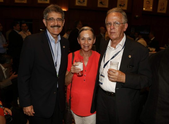 Coctel, bienvenida y alegría sampedrana