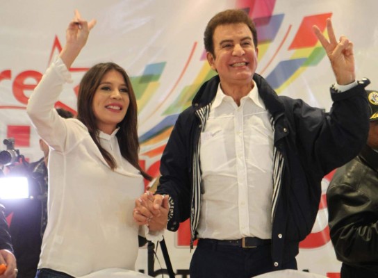 Salvador Nasralla asegura que aventaja a Juan Orlando