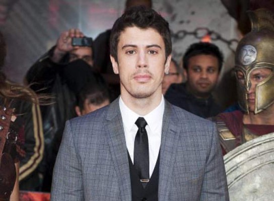 Toby Kebbell, rescatador de clásicos