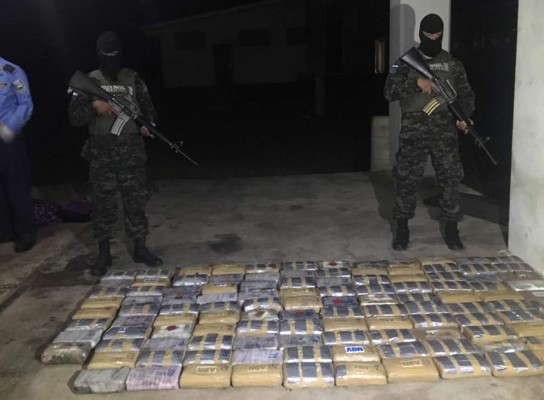 En una lancha hallan supuesta droga valorada en más de 30 millones de lempiras   