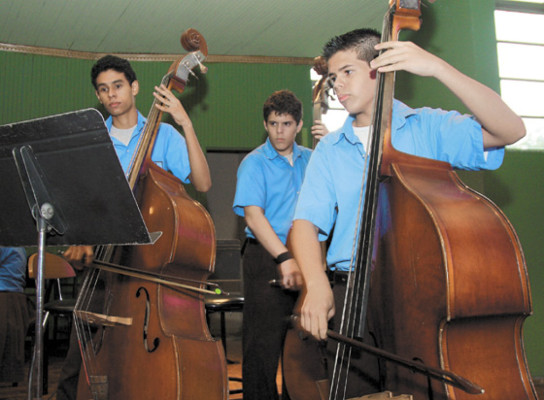 De aniversario la Escuela Victoriano López