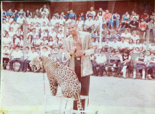 Dejó las playas por el circo