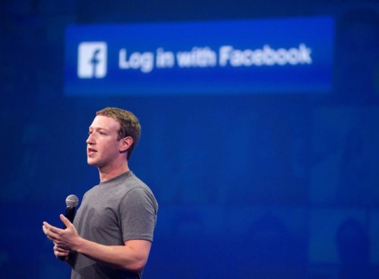 Congreso de EEUU cita a declarar a Zuckerberg por robo de datos en Facebook