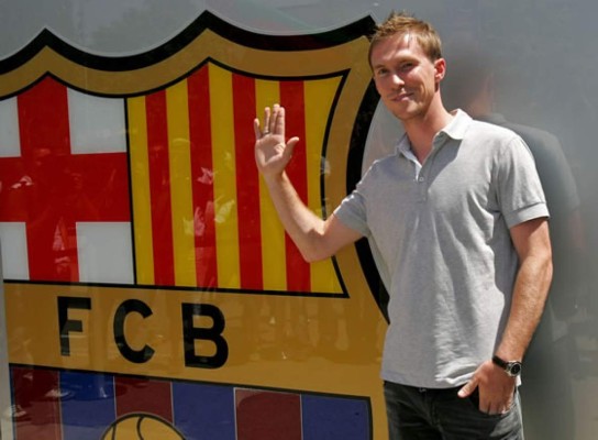 Alexander Hleb llega a Barcelona para revisión médica