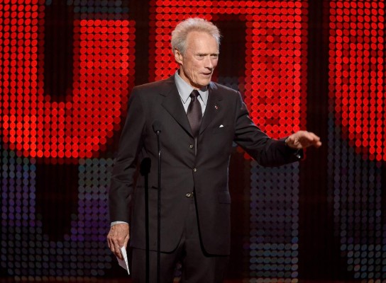 Clint Eastwood arremete contra los 'lametraseros' y dice que votará por Trump