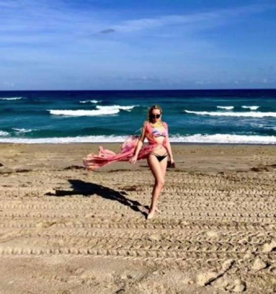 Tiffany, que compartió esta imagen en traje de baño en sus vacaciones de octubre del año pasado, ha hecho caso omiso a las críticas.