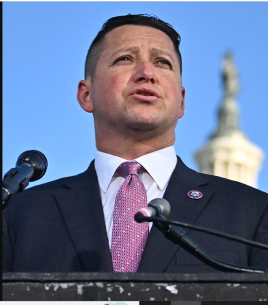 Escándalo en Texas: Acusan a congresista republicano de relación con exasesora fallecida