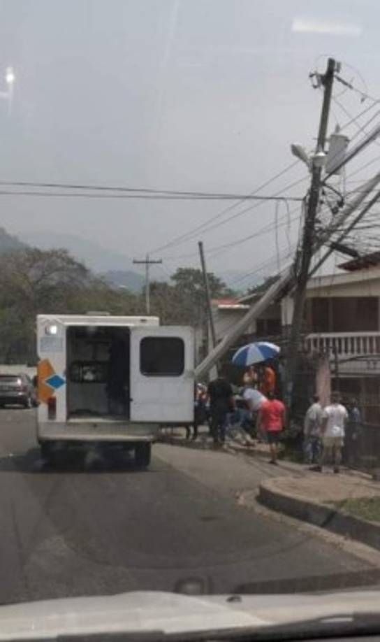 Una ambulancia del 911 trasladó a la joven psicóloga al Hospital Mario Catarino Rivas, adonde lamentablemente falleció.