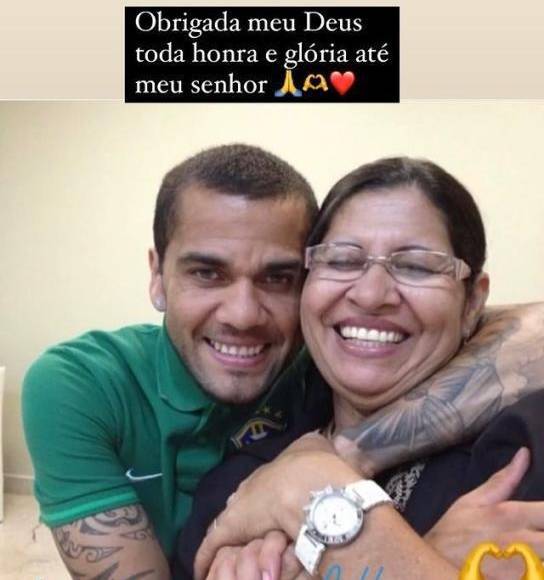 “La victoria ha llegado para honra y gloria del Señor. Gracias Dios mío. Lo que Dios ha unido nadie lo puede separar”, ha escrito la madre del exfutbolista en sus redes sociales.