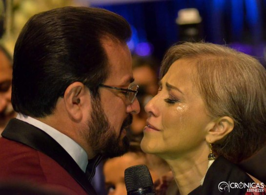 Video: La emotiva noche en la que el Pastor German Ponce renovó votos con su esposa Ninoska