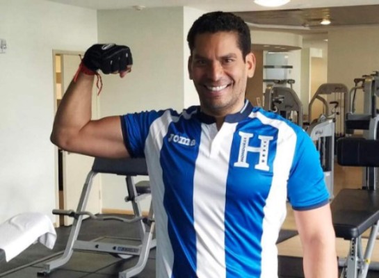 Ismael Cala suda la camiseta hondureña